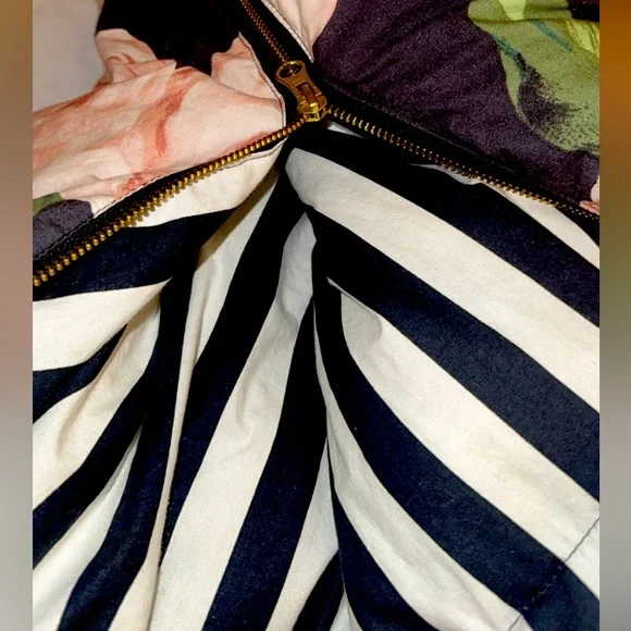 Pottery Barn Teen Emily Meritt Bed of Roses Black white stripe sleeping bag NEW - Picture 5 of 14